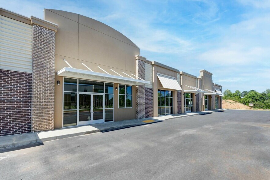 More Photos Of 7465 Blackmon Ln, Columbus Freestanding For Lease