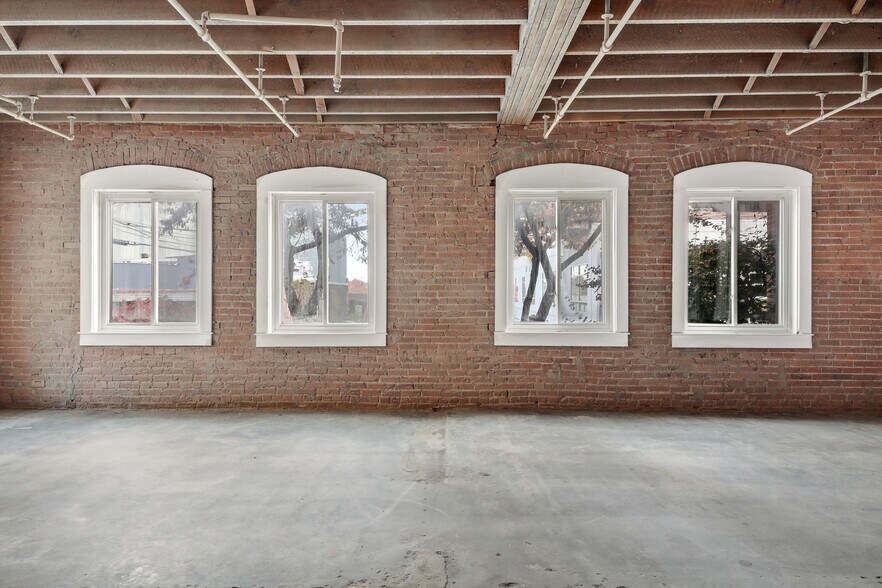 More Photos Of 410 Archibald St, Kansas City Storefront Retail Office For Sale