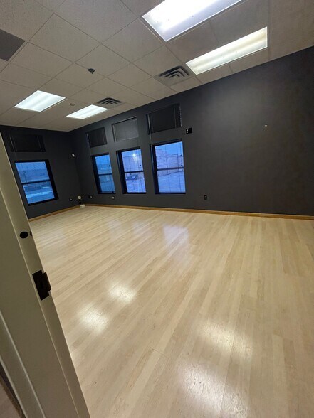 More Photos Of 2400 Miracle Ln, Mishawaka Office For Lease