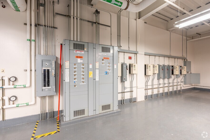 More Photos Of 3590 W 3rd Ave, Eugene Manufacturing For Lease