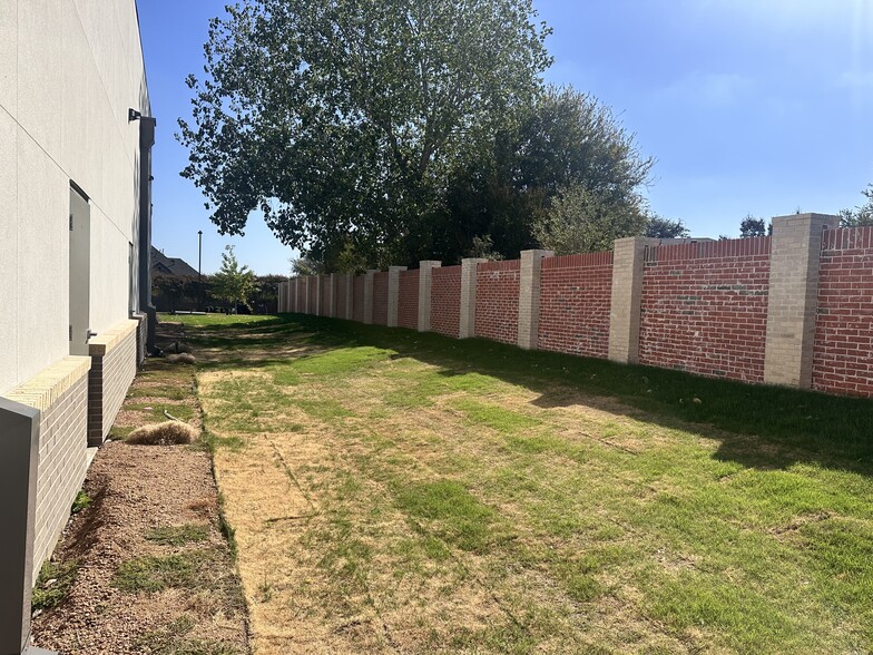 More Photos Of 3174 Ridge Rd, McKinney Medical For Sale