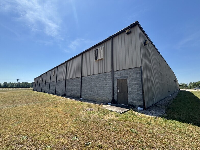 More Photos Of 100 Industrial Rd, Red Springs Manufacturing For Sale