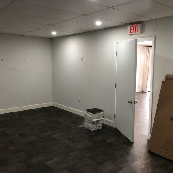 More Photos Of 1931-1937 Manatee Ave W, Bradenton Storefront Retail Office For Lease