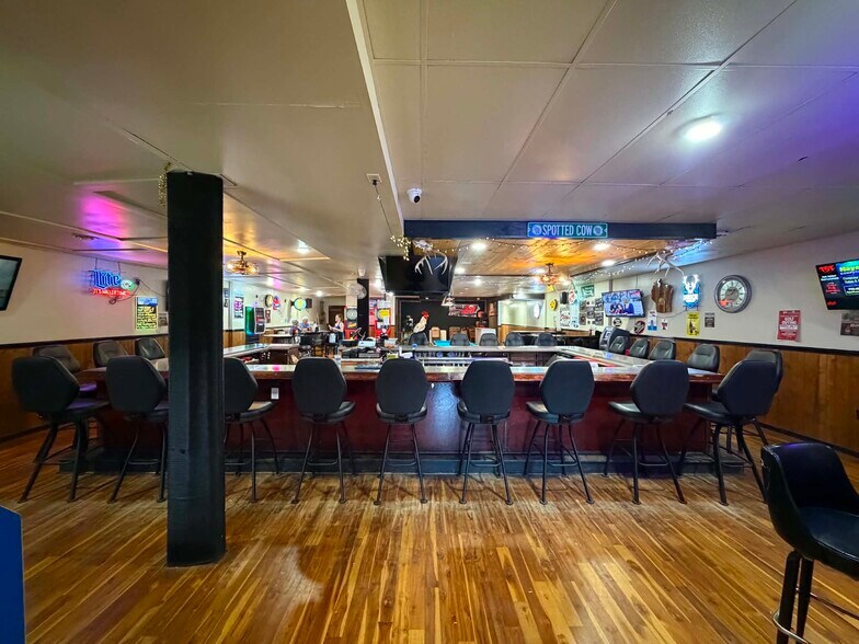More Photos Of 48 S 5th St, Barron Sports And Entertainment For Sale