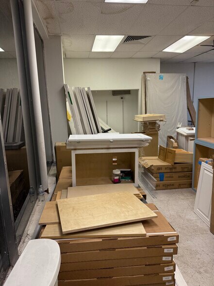 More Photos Of 3250 44th Ave N, Saint Petersburg Manufacturing For Lease