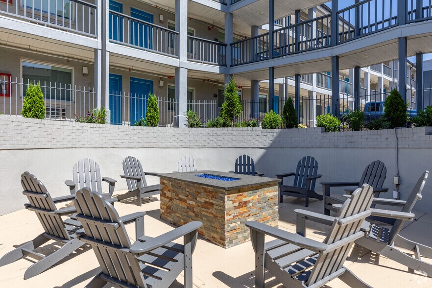 More Photos Of 2425 Atrium Way, Nashville Apartments For Sale