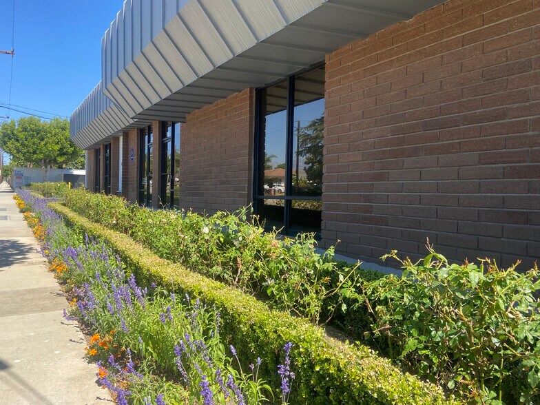 More Photos Of 400-424 S Grand Ave, Covina Office For Lease