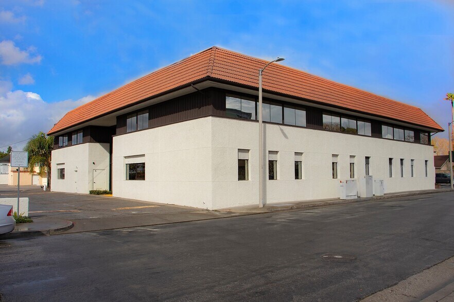 More Photos Of 23928 Lyons Ave, Santa Clarita Medical For Lease