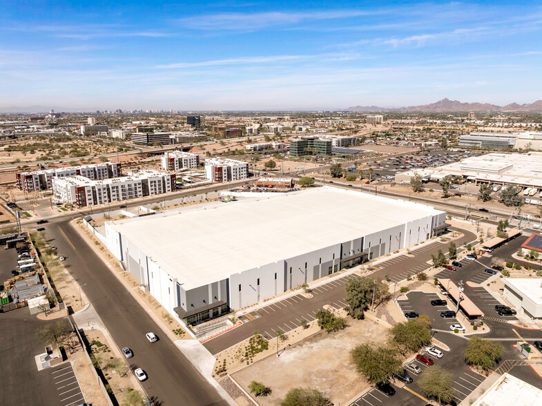 More Photos Of 4833 E Washington St, Phoenix Warehouse For Lease