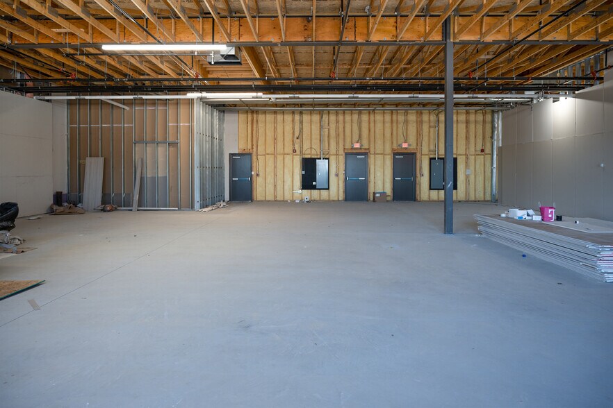 More Photos Of 627 Pleasant St, Brockton Office For Lease