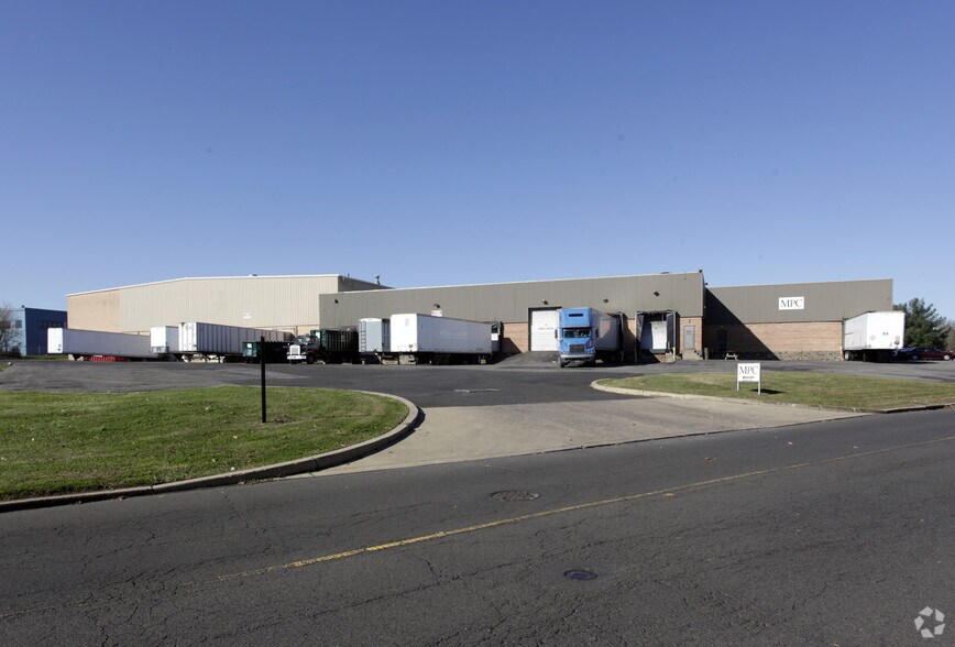 More Photos Of 10551 Decatur Rd, Philadelphia Warehouse For Lease