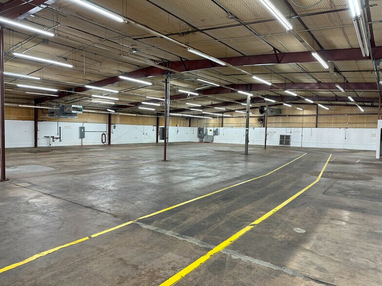 More Photos Of 1703 Industrial Blvd, Brenham Manufacturing For Lease