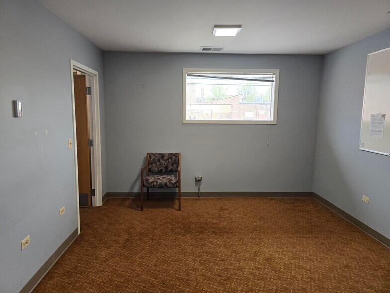 More Photos Of 6420 N California Ave, Chicago Medical For Lease