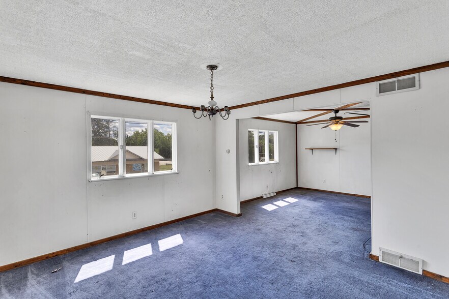 More Photos Of 110 E Pennsylvania Ave, New Stanton General Retail For Sale