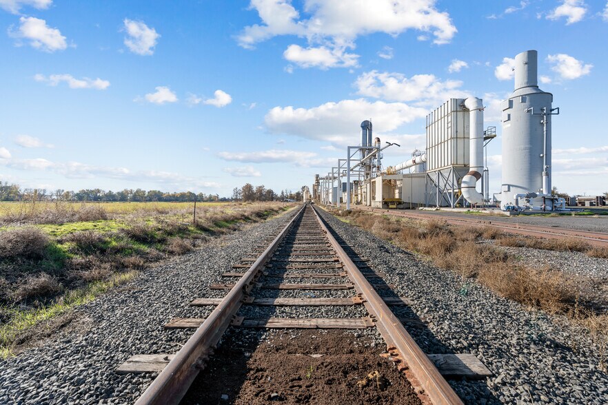 More Photos Of 405 Hoosier, Stanfield Food Processing For Lease