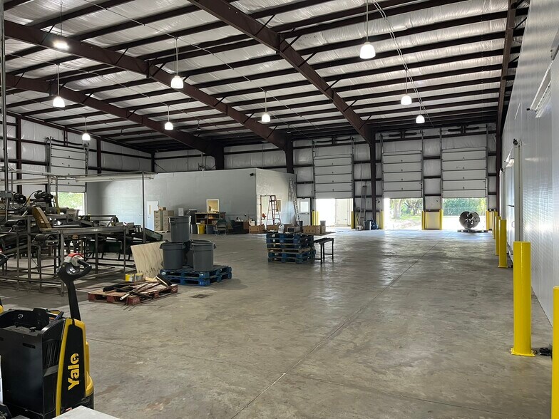 More Photos Of 2400 W Herman St, Pensacola Warehouse For Sale