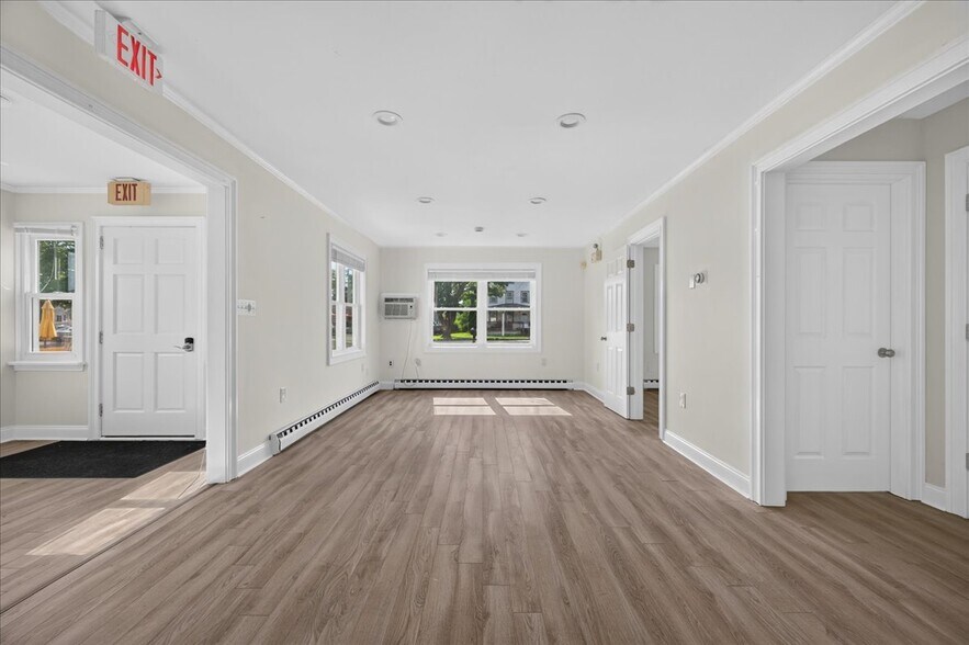 More Photos Of 25 Chesterfield Rd, East Lyme Office For Sale