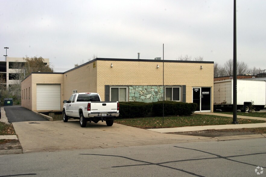 Primary Photo Of 380 Bennett Dr, Elk Grove Village Warehouse For Lease