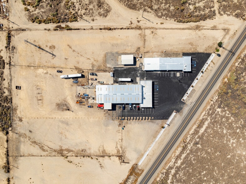 More Photos Of 1587 Kern - Hwy 33 St, Taft Distribution For Sale
