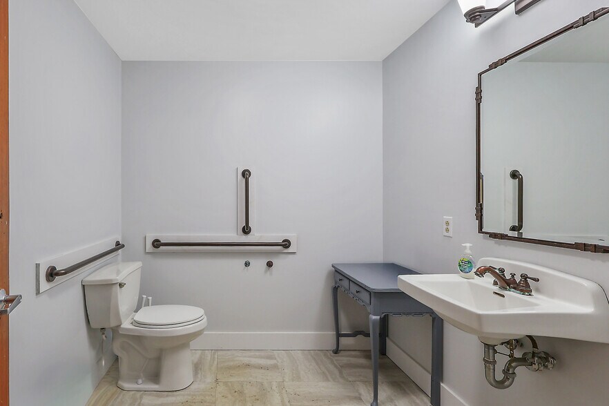 More Photos Of 8914 N Seneca St, Weedsport Freestanding For Sale