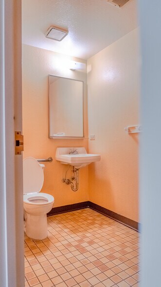 More Photos Of 2737 W 2nd Ave, Denver Warehouse For Sale