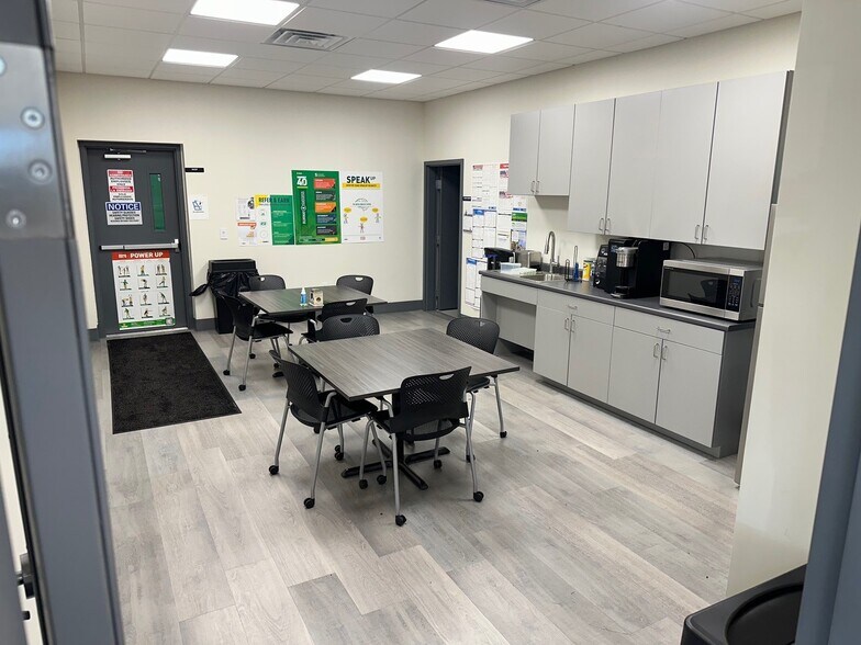 More Photos Of 1000 Randall Ct, Export Warehouse For Lease