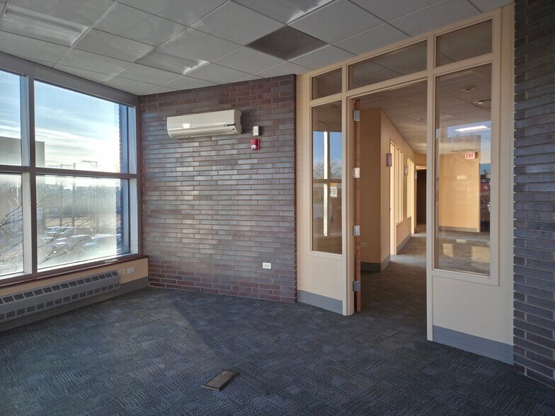 More Photos Of 1640 W Fullerton Ave, Chicago Bank For Lease