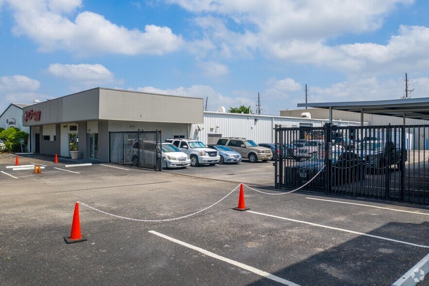 More Photos Of 5829 Beverly Hill St, Houston Warehouse For Lease