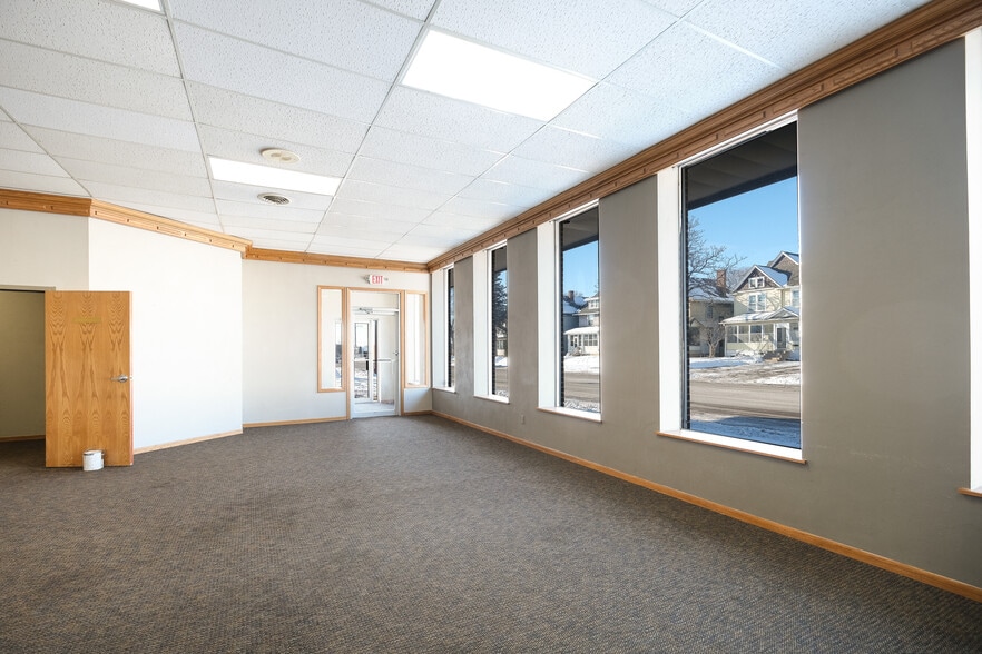 More Photos Of 915 S Front St, Mankato Office For Sale
