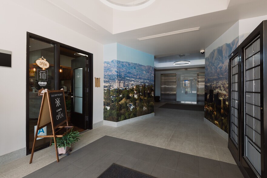 More Photos Of 6800 Owensmouth Ave, Woodland Hills Office For Lease