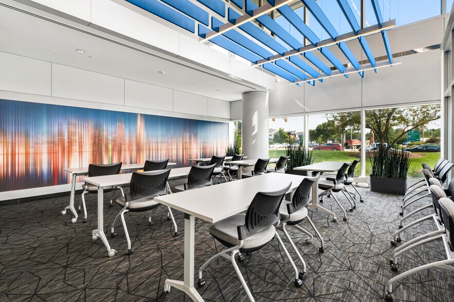 More Photos Of 40 Skokie Blvd, Northbrook Office For Lease