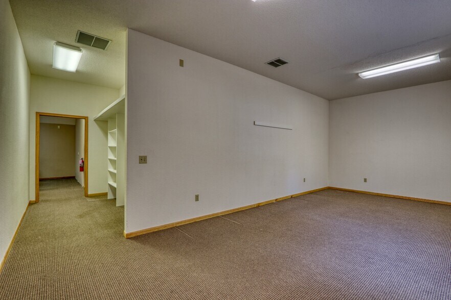 More Photos Of 10045 N State Road 27, Hayward Flex For Sale