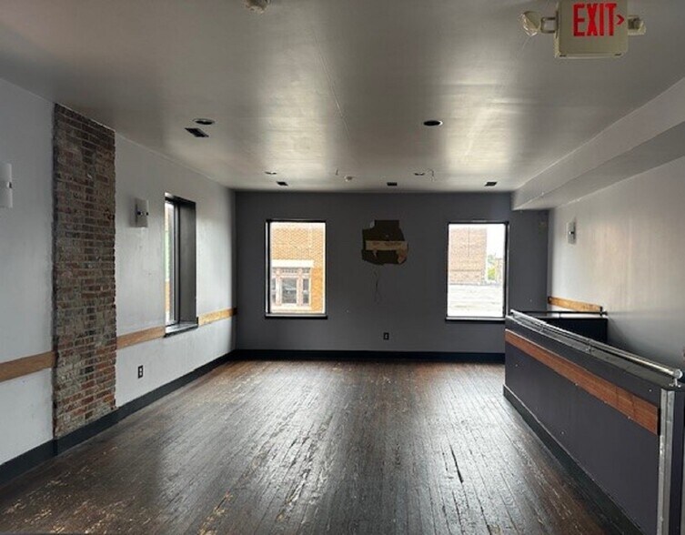 More Photos Of 7 S High St, Belleville General Retail For Sale
