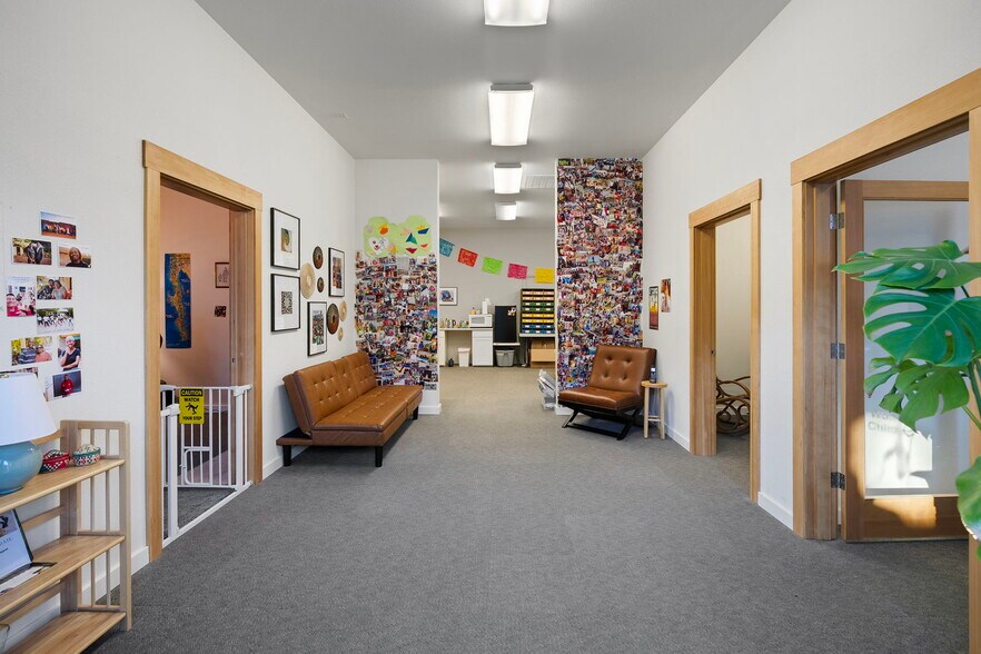 More Photos Of 352 E Hood Ave, Sisters General Retail For Sale
