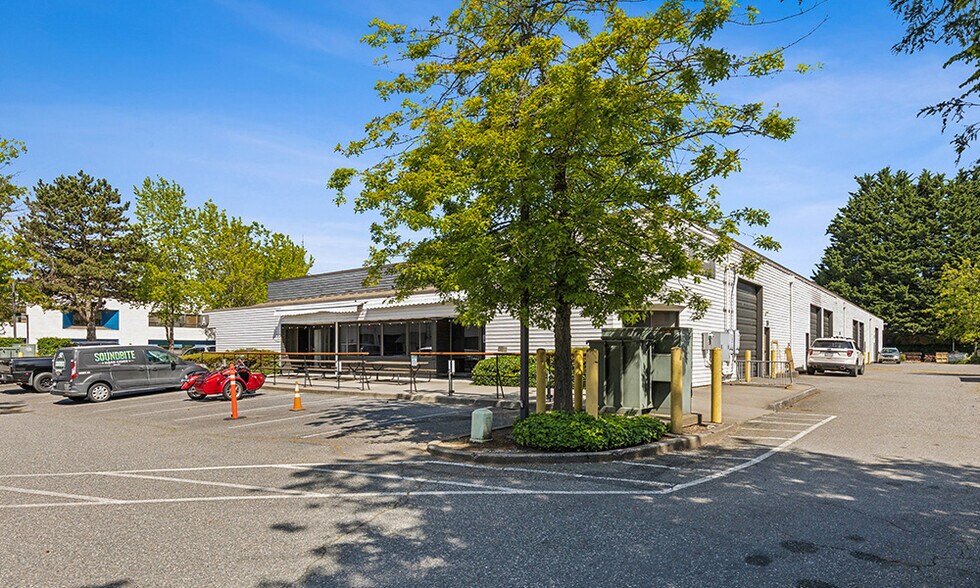 More Photos Of 909 SE Everett Mall Way, Everett General Retail For Sale
