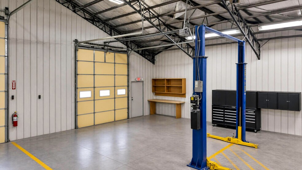 More Photos Of 412 N Mickey Mantle Blvd, Commerce Auto Repair For Sale