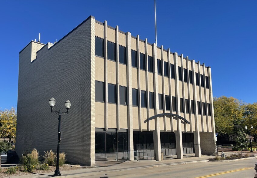 More Photos Of 140 Main St, Menasha Office Residential For Sale