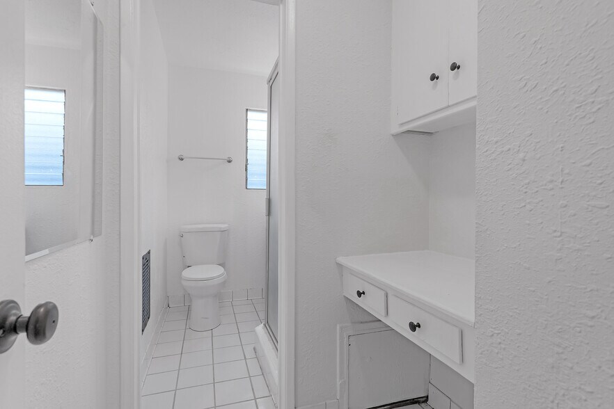 More Photos Of 2820 S Sepulveda Blvd, Los Angeles Apartments For Sale