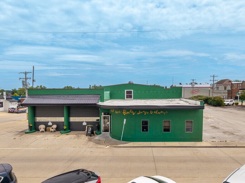 More Photos Of 119 N Jackson St, Perryville General Retail For Sale