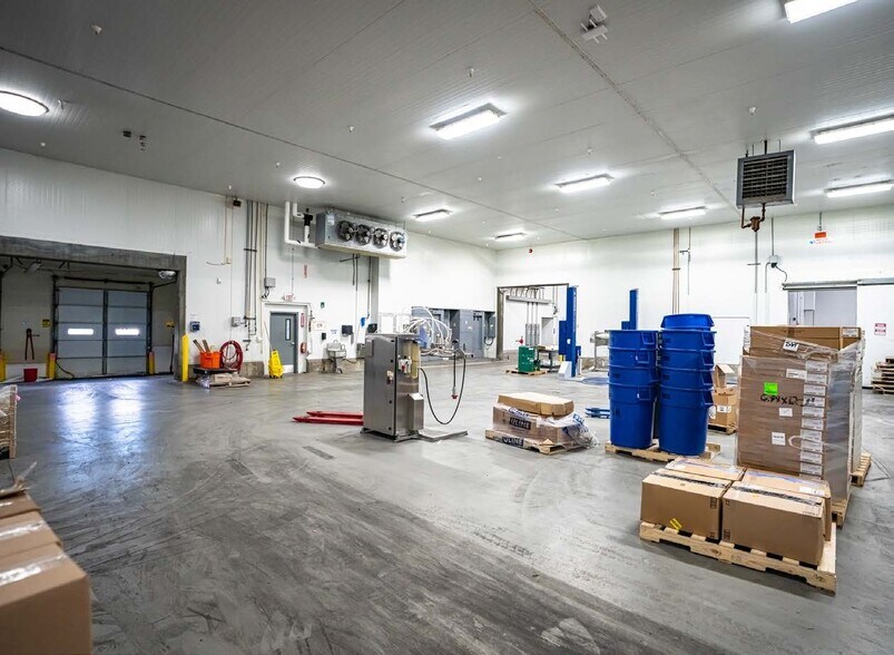 More Photos Of 811 N 1st St, Silverton Food Processing For Lease