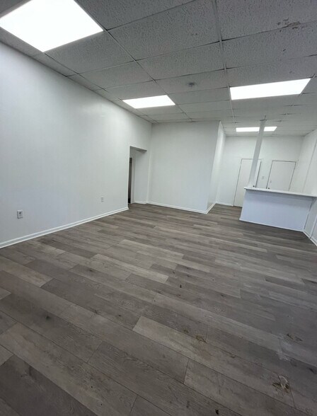 More Photos Of 402-404 Hawthorne Ave, Newark Storefront Retail Residential For Lease