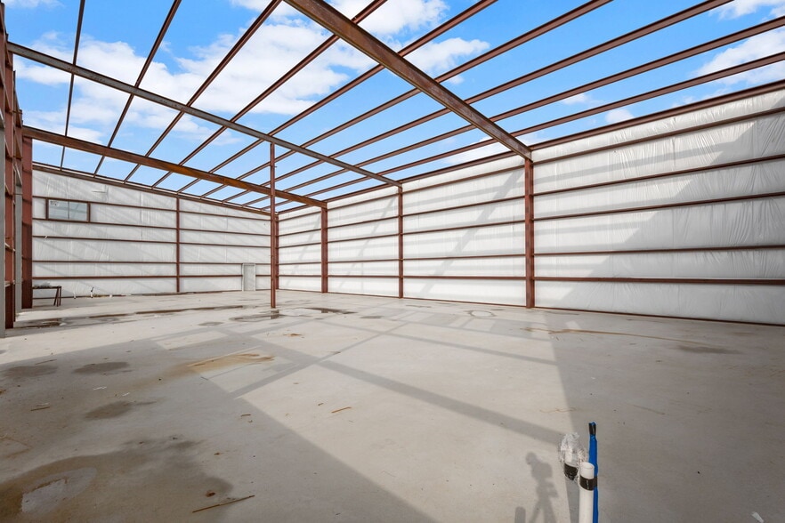 More Photos Of 10020 Darden Hill Rd, Austin Light Distribution For Lease