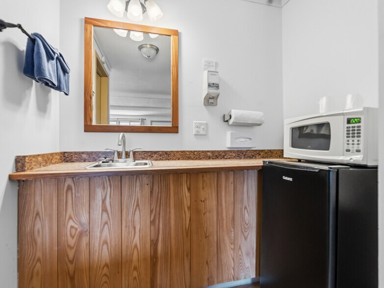 More Photos Of 16154 US 63 Hwy, Hayward Hotel For Sale