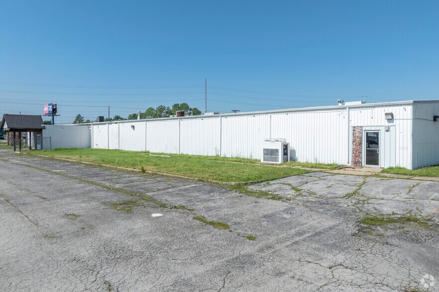 More Photos Of 7727 E 41st St, Tulsa Industrial For Sale