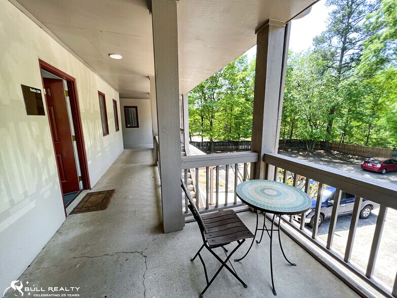 More Photos Of 200 Market Pl, Roswell Office Residential For Lease