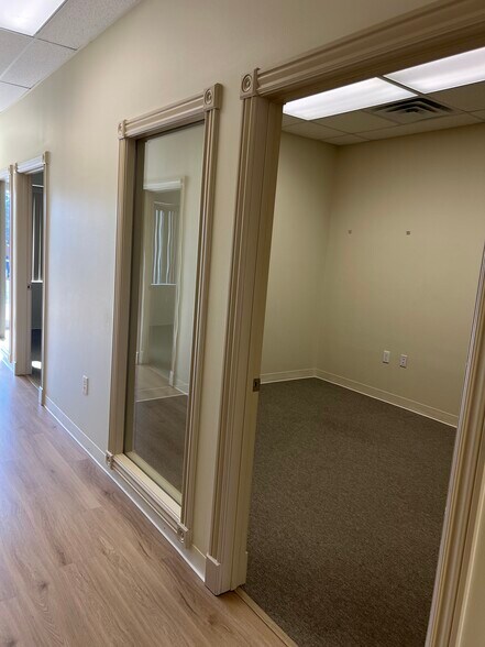 More Photos Of 303 SW 18th St, Bentonville Office For Lease