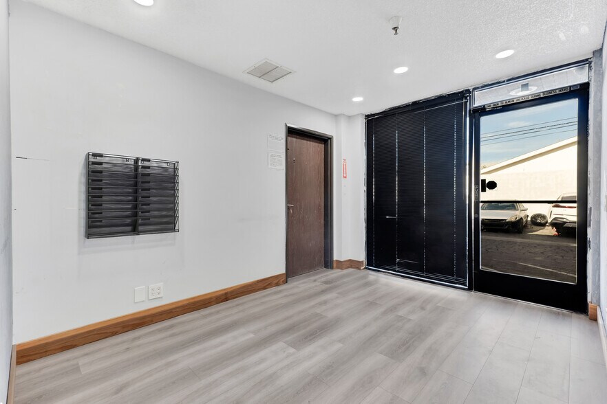 More Photos Of 8010 Wheatland Ave, Sun Valley Manufacturing For Sale