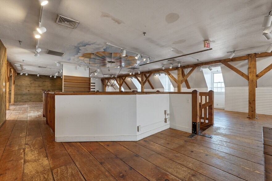 More Photos Of 312 Daniel Webster Hwy, Meredith Hotel For Lease