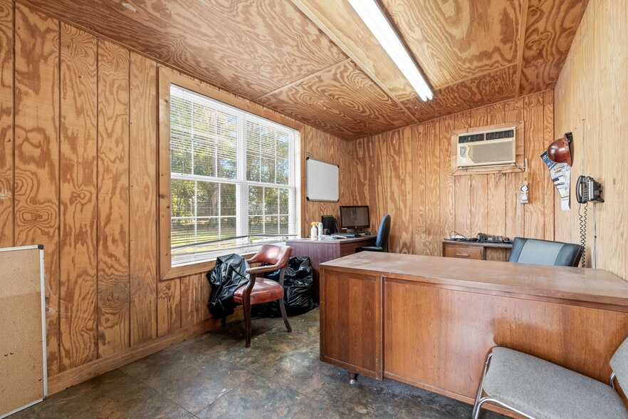 More Photos Of 101 Watering St, Tabor City Flex For Sale