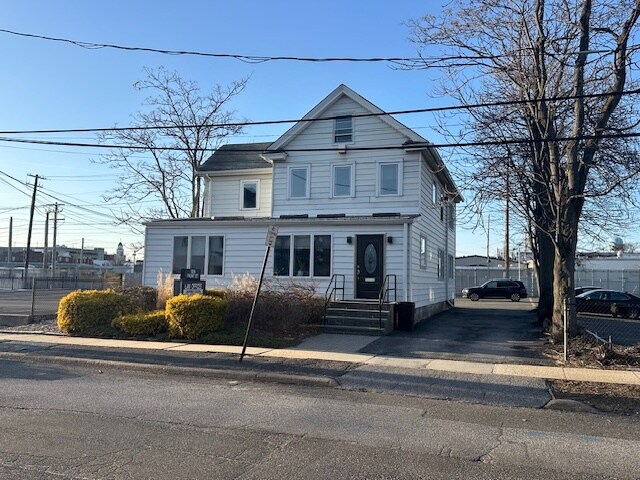 More Photos Of 128 Front St, Mineola Office For Lease